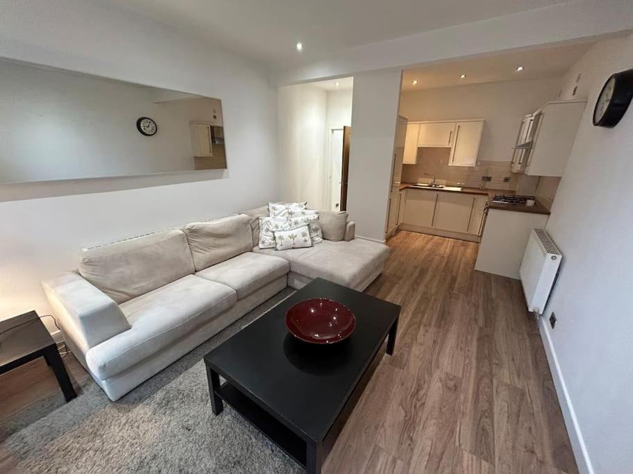Spacious Central 2Bed Apartment Wilmslow Exteriör bild